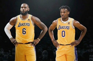开云部门-NBA历史首次父子助攻！詹姆斯14+6+8连线布朗尼中三分 官方盛赞